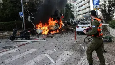 إعلام عبري: احتراق سيارات وأضرار واسعة بعد سقوط شظايا صاروخ إيراني في بني براك