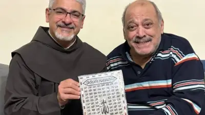 زيارة الأب بطرس دانيال للفنان ضياء الميرغني بعد تعافيه من أزمته الصحية