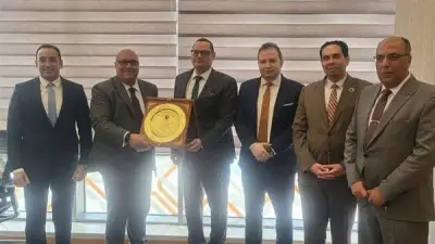 كلية حقوق عين شمس تكرم رئيس هيئة مستشاري مجلس الوزراء في احتفالية اليوبيل الماسي