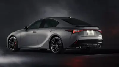 لكزس تطلق IS موديل 2026 في السعودية بأسعار تنافسية وتقنيات متطورة