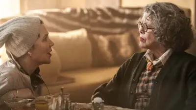 ماجي جيلينهال تعود بإخراج فيلم The Bride: رؤية معاصرة جريئة لرواية فرانكشتاين