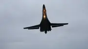 قاذفات أمريكية تحمل صواريخ تهبط في بريطانيا استعدادًا لضربات على إيران
