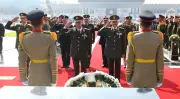 الرئيس السيسي ينوب وزير الدفاع لوضع إكليل من الزهور على النصب التذكاري للشهداء