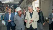 وزير الإنتاج الحربي يتفقد مصانع حلوان ويوجه بصرف مكافآت للعمال