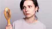 استعدادًا لعيد الفطر: وصفات طبيعية فعّالة لعلاج تساقط الشعر الناتج عن إجهاد رمضان