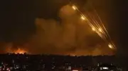 هجوم صاروخي إيراني جديد يستهدف تل أبيب وشمال إسرائيل في تصعيد متواصل