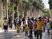 إقبال كبير على حديقة الأزهر في ثاني أيام العيد مع مشاركة واسعة من الزوار الأجانب