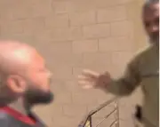 مصدر أمني يكشف تفاصيل فيديو منح سائح مبلغًا ماليًا لإنهاء إجراءات