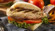 طريقة تحضير برجر الدجاج المشوي: وجبة صحية ولذيذة في المنزل