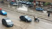 أمطار غزيرة تغرق شوارع الجيزة وتتسبب في تجمعات مائية واسعة