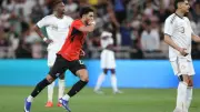 برشلونة يضع عمر مرموش في قائمة أهدافه لتعزيز الهجوم الصيفي