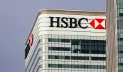 HSBC يدرس خفض مئات الوظائف مع توسيع استخدام الذكاء الاصطناعي في عملياته