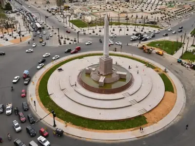 موقف سيارات ميدان التحرير عام 1975: صورة نادرة تكشف عن تحولات القاهرة