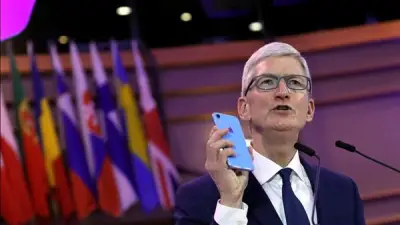 تيم كوك يغادر منصب الرئيس التنفيذي لآبل وجون تيرنوس يتولى القيادة رسميًا في سبتمبر 2026