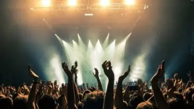 قرار عاجل بحبس 26 متهماً في واقعة حفل مناف للآداب بأكتوبر