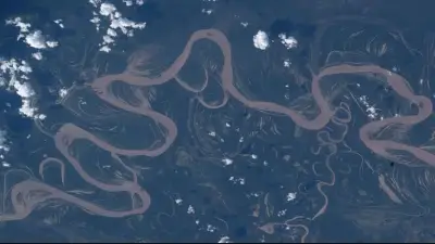 صورة ناسا لنهر بني يشبه الثعبان بطول 2700 كم تثير الجدل