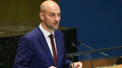 فرنسا: الممرات البحرية ليست للبيع و3 دول تتحمل أزمة مضيق هرمز