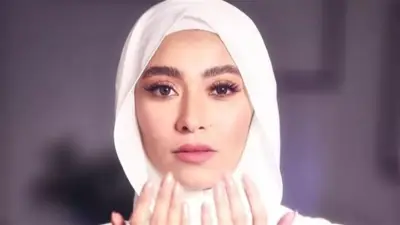 زيزي عادل تحتفل بمرور 3 سنوات على ارتداء الحجاب وتصفه بحصن ووقار