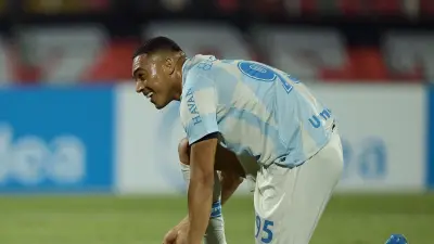 بالفيديو: نجم البريميرليج السابق يهدر 3 ركلات جزاء متتالية في كوبا سود أمريكانا