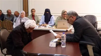 محافظ الإسماعيلية يستمع لشكاوى 317 مواطناً ويوجه بحلها فوراً