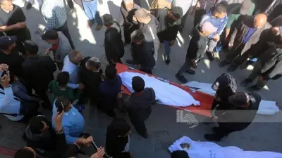 تشييع 5 شهداء بينهم 3 أطفال من مجمع الشفاء في غزة بعد قصف إسرائيلي