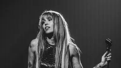 مايلي سايرس تعلن عن جولة غنائية أمريكية شاملة 50 مدينة احتفالاً بمرور 20 عاماً على مسيرتها الفنية