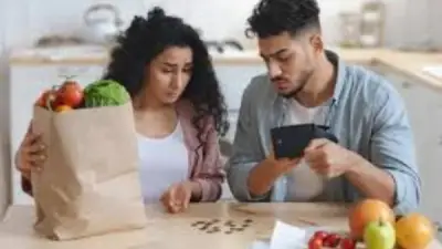 مرتبك بيضيع فين؟ 6 أخطاء مالية بسيطة تجعلك دائمًا مديونًا وكيف تتجنبها