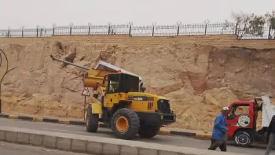 محافظة المنيا تزيل 61 لافتة إعلانية غير آمنة بسبب سوء الأحوال الجوية