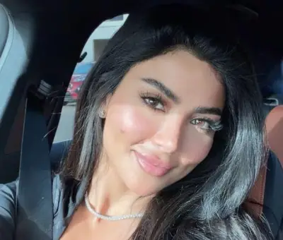 كارولين عزمي تبهج جمهورها بـ 7 إطلالات جديدة على إنستجرام