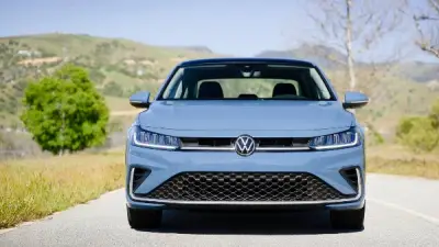 فولكس فاجن تستدعي 83 ألف سيارة في أمريكا الشمالية بسبب عطل خطير في الشاشات الرقمية