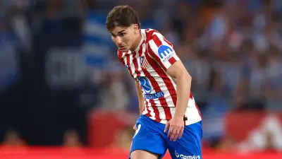 برشلونة يتقدم في صفقة جوليان ألفاريز: المهاجم يفضل الكتالوني على باريس وآرسنال