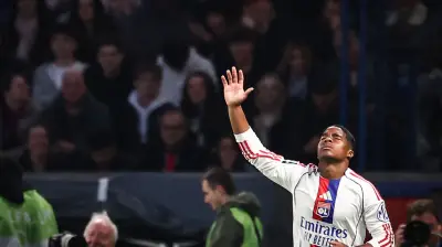 إندريك يرد على مدربه بأداء مذهل.. ويقود ليون لانتصار تاريخي على باريس سان جيرمان