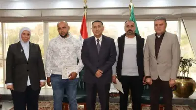 محافظ القليوبية يُكرم سائقي لوادر لجهودهما البطولية في إخماد حريق مصانع القناطر الخيرية