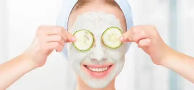 كيفية استخدام الخيار للعناية بالبشرة والحفاظ على نضارتها بشكل فعال