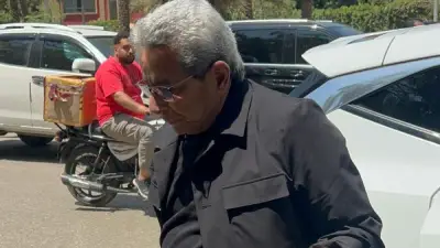 محمود سعد يتقدم المشيعين في جنازة والد الفنانة منة شلبي بالمعادي