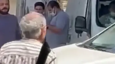 نجوم الفن يشاركون منة شلبي في جنازة والدها بالمعادي