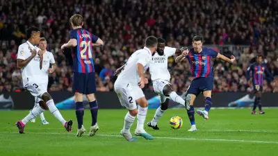 كلاسيكو الليجا: برشلونة وريال مدريد في مواجهة حاسمة لتحديد مصير الدوري الإسباني