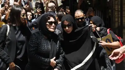 شاهد: نجوم الفن يشيعون والد منة شلبي بحضور مميز في جنازة مؤثرة بالقاهرة