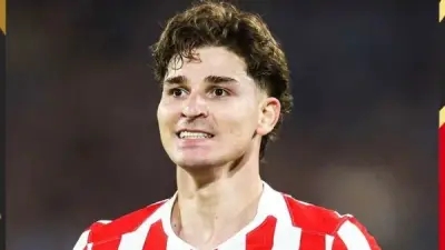 برشلونة يراقب ألفاريز.. وأتلتيكو مدريد يرفض التفريط به ويحدد سعرًا خياليًا