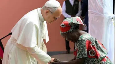 البابا لاون الرابع عشر في أنجولا: رعاية كبار السن مقياس إنساني وهم حراس حكمة الشعوب