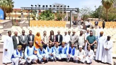 وزيرة الثقافة ومحافظ أسوان يتفقدان المسرح الصيفي 