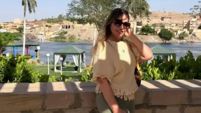 ليلى علوي تخطف الأنظار بإطلالة أنيقة من أسوان وتعلن عن فيلم جديد مع بيومي فؤاد