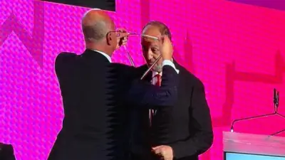 تكريم عالمي لأستاذ طب قصر العيني بميدالية بيترو برنيني في إيطاليا