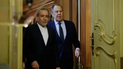 وزير خارجية إيران يؤكد لبذل أقصى الجهود لمرور السفن الروسية عبر مضيق هرمز