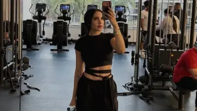 مي القاضي ترد على شائعات عمرها وتخطف الأنظار بإطلالة رياضية جريئة