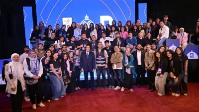 رئيس جامعة القاهرة يلتقي الطلاب في حوار مفتوح خلال ملتقى التوظيف والتدريب
