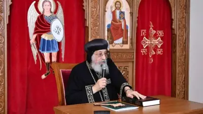 البابا تواضروس يستعرض تقارير الخدمة في طهطا ويؤكد على قيم المحبة والسلام في لقاءات متعددة