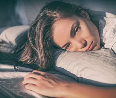 عادات يومية خفية تضعف مناعتك تدريجياً دون أن تشعر