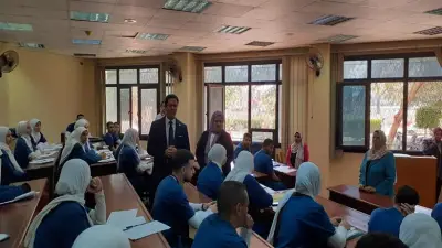 رئيس جامعة بنها يؤكد على تعزيز القيم الإيجابية والاستثمار في الشباب خلال لقاء مع طلاب التمريض