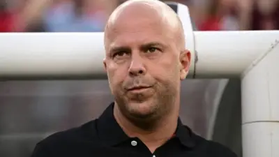 ليفربول يقرر الإبقاء على آرني سلوت رغم التحديات والتراجع في الدوري